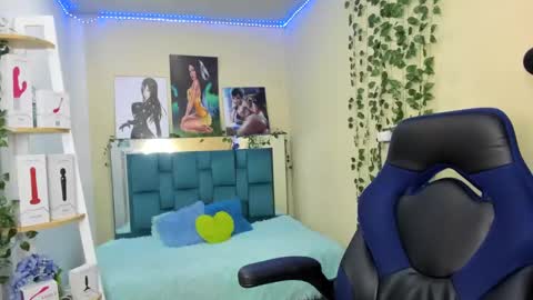 naomy online show from January 2025 09:19:01 PM