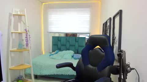 naomy online show from October 2025 07:58:02 PM