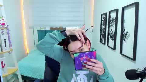 naomy online show from November 2025 03:53:02 AM