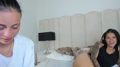 Snapshot of naomyanddany chatting on January 2025 01:08:01 AM NaomyAndDany online show from January 2025 01:08:01 AM