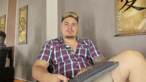 Snapshot of narciso_kh chatting on December 2024 04:20:01 AM deibyd online show from December 2024 04:20:01 AM