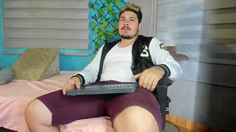 Snapshot of narciso_kh chatting on December 2024 12:13:02 PM deibyd online show from December 2024 12:13:02 PM