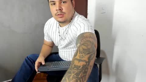 Snapshot of narciso_kh chatting on January 2025 01:13:01 PM deibyd online show from January 2025 01:13:01 PM