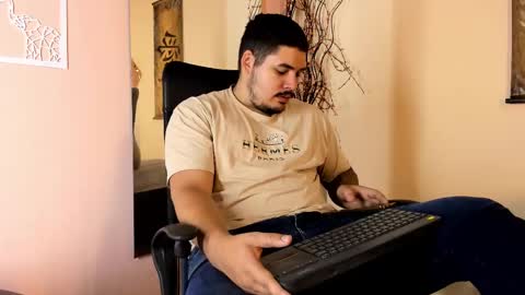 Snapshot of narciso_kh chatting on February 2025 01:42:02 PM deibyd online show from February 2025 01:42:02 PM
