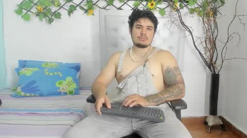 Snapshot of narciso_kh chatting on October 2025 10:32:02 PM deibyd online show from October 2025 10:32:02 PM