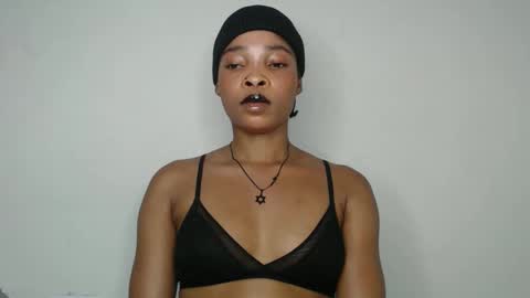 bella online show from November 2025 06:14:01 PM