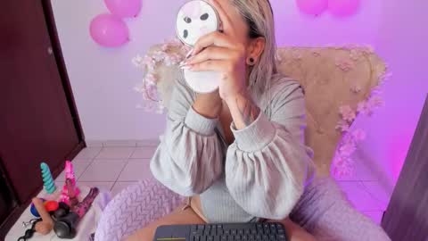 Nataliua Henao online show from September 2025 02:32:01 PM