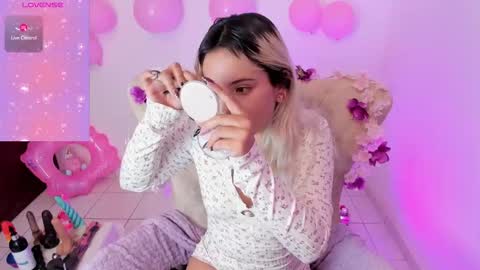 Nataliua Henao online show from November 2025 03:45:02 PM