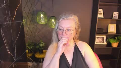 Snapshot of natalicloud chatting on May 2026 01:40:01 PM NataliCloud online show from May 2026 01:40:01 PM