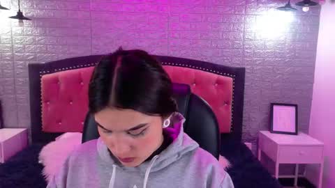 Snapshot of natalie_loffreda chatting on September 2025 02:55:02 AM natalie online show from September 2025 02:55:02 AM