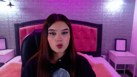 Snapshot of natalie_loffreda chatting on September 2025 02:46:01 AM natalie online show from September 2025 02:46:01 AM