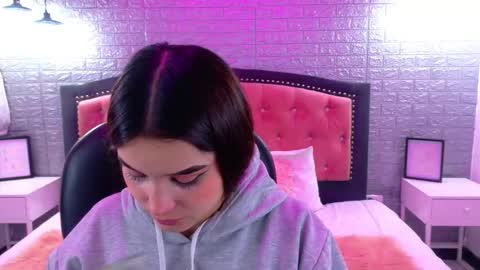 Snapshot of natalie_loffreda chatting on September 2025 02:58:02 AM natalie online show from September 2025 02:58:02 AM