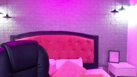 Snapshot of natalie_loffreda chatting on September 2025 02:48:01 AM natalie online show from September 2025 02:48:01 AM