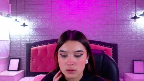 Snapshot of natalie_loffreda chatting on October 2025 03:04:01 AM natalie online show from October 2025 03:04:01 AM
