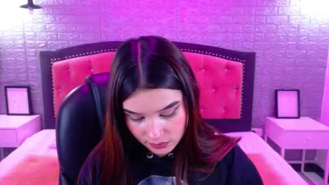 Snapshot of natalie_loffreda chatting on October 2025 03:17:01 AM natalie online show from October 2025 03:17:01 AM