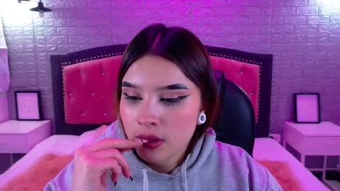 Snapshot of natalie_loffreda chatting on October 2025 07:47:01 PM natalie online show from October 2025 07:47:01 PM