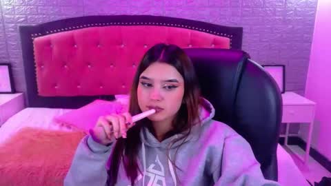 Snapshot of natalie_loffreda chatting on October 2025 07:53:02 AM natalie online show from October 2025 07:53:02 AM