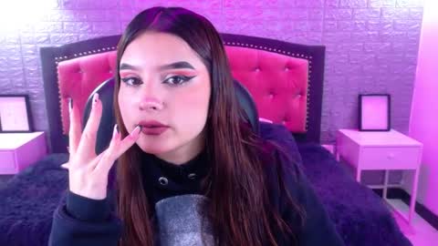Snapshot of natalie_loffreda chatting on October 2025 03:18:02 AM natalie online show from October 2025 03:18:02 AM