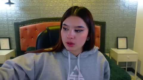 Snapshot of natalie_loffreda chatting on October 2025 02:59:01 AM natalie online show from October 2025 02:59:01 AM
