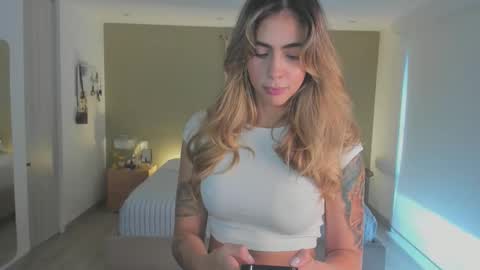 Snapshot of nataly_05 chatting on November 2025 07:12:02 PM anatalybee online show from November 2025 07:12:02 PM