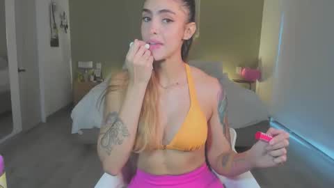 Snapshot of nataly_05 chatting on November 2025 08:40:02 PM anatalybee online show from November 2025 08:40:02 PM