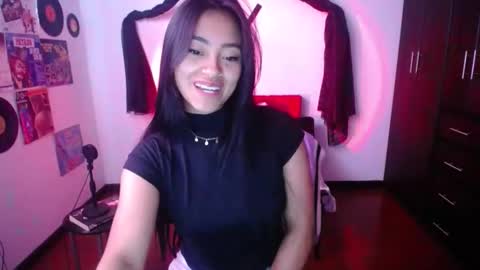Nataly Escobar online show from December 2024 05:22:01 PM