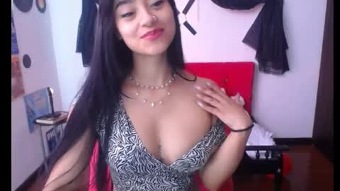 Nataly Escobar online show from February 2025 04:56:02 PM
