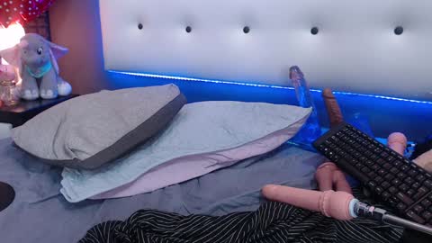 Natasha online show from February 2025 09:00:02 AM