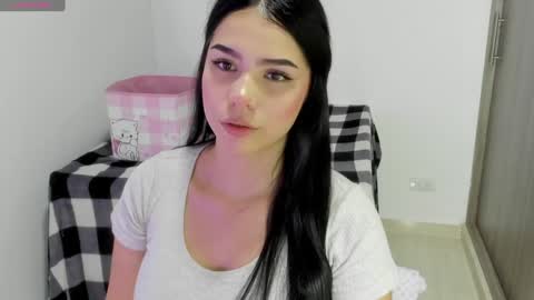 Snapshot of natasha_su chatting on February 2025 01:02:01 AM Natalia online show from February 2025 01:02:01 AM