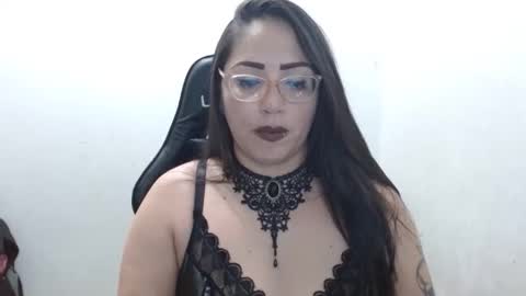 Natasha Smithe  online show from November 2025 01:27:01 AM