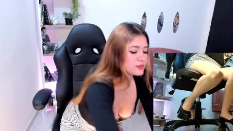 Snapshot of nathalie_29 chatting on November 2025 12:51:02 PM NATHALIE online show from November 2025 12:51:02 PM