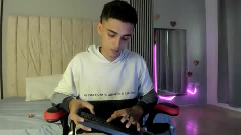 Snapshot of nathan_shimmer chatting on February 2026 09:01:01 PM nathan_shimmer online show from February 2026 09:01:01 PM