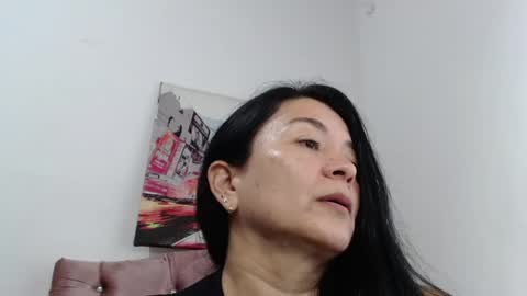 Snapshot of naturally_mature chatting on May 2026 04:43:02 AM Sammy online show from May 2026 04:43:02 AM