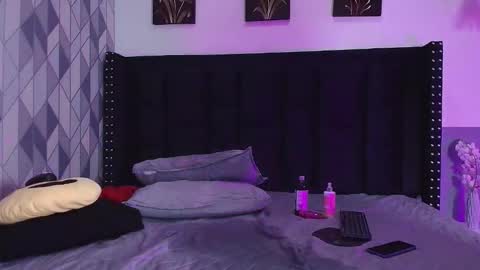 Snapshot of naturaltitss_ chatting on January 2025 10:35:01 PM Gwen online show from January 2025 10:35:01 PM