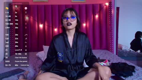 Snapshot of naturaltitss_ chatting on January 2025 10:42:01 PM Gwen online show from January 2025 10:42:01 PM