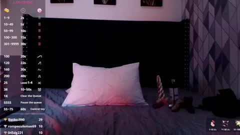 Snapshot of naturaltitss_ chatting on February 2025 08:07:02 PM Gwen online show from February 2025 08:07:02 PM