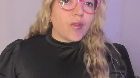 Nataly online show from November 2025 07:02:02 PM