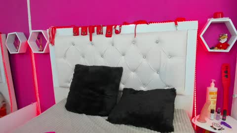 Snapshot of naty_dubois chatting on December 2024 06:43:02 AM Naty online show from December 2024 06:43:02 AM