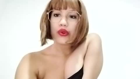 Naty online show from November 2025 05:35:02 PM