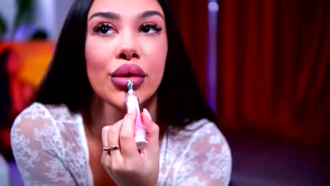 Naty online show from November 2025 10:04:02 AM