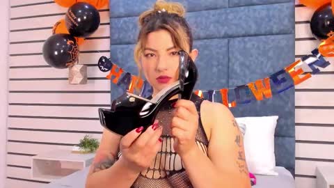 Naty  online show from October 2025 09:57:01 PM