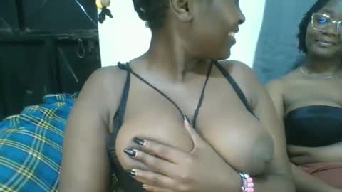 naughti_garlie online show from September 2025 01:15:01 PM
