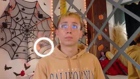 Christopher  Chris online show from October 2025 11:39:02 AM