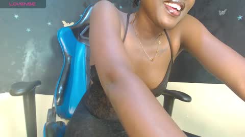 Snapshot of naughty_kitty021 chatting on November 2025 03:58:02 PM naomi online show from November 2025 03:58:02 PM