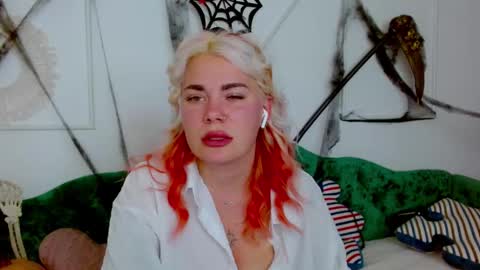 Maria  online show from October 2025 10:33:01 PM