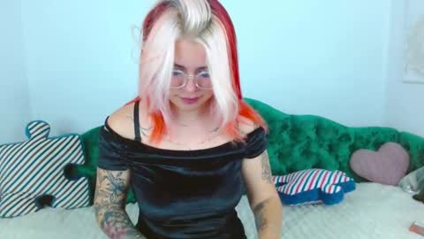 Maria  online show from November 2025 08:47:01 PM