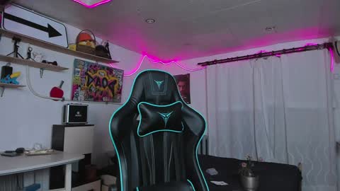 Snapshot of naughty_nik43 chatting on January 2025 05:22:02 PM Nik online show from January 2025 05:22:02 PM