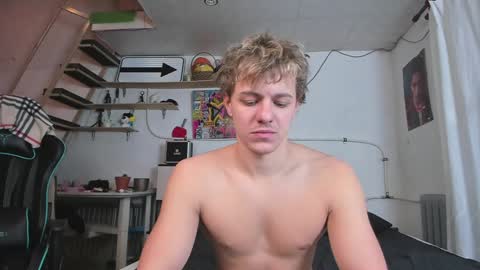 Snapshot of naughty_nik43 chatting on January 2025 12:23:01 PM Nik online show from January 2025 12:23:01 PM