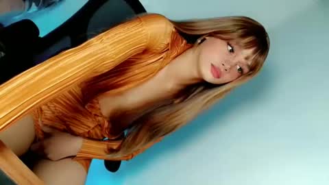 Snapshot of naughtybella_ chatting on January 2025 01:48:01 AM bella online show from January 2025 01:48:01 AM