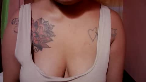 naughtymom_33 online show from October 2025 08:02:02 AM